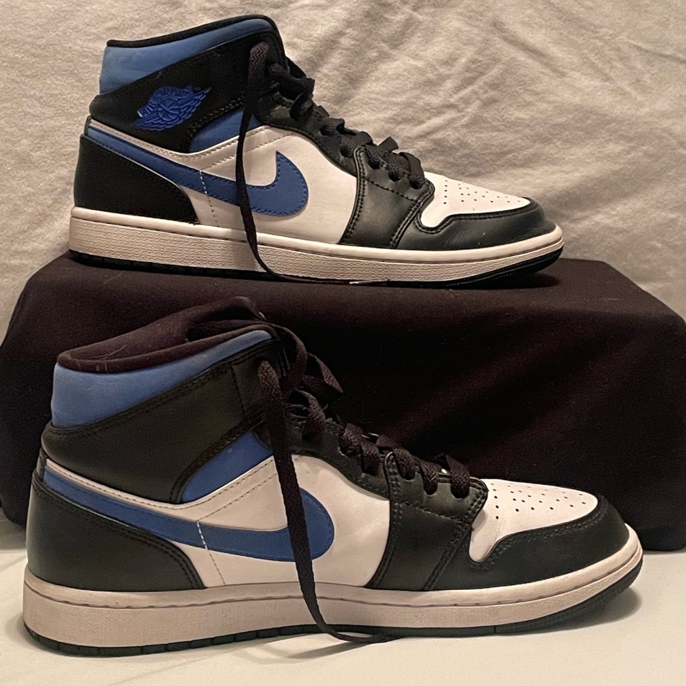 Air Jordan 1 Mids ‘Racer Blue’. Navy blue, Black & White. Size 8. - Picture 2 of 5